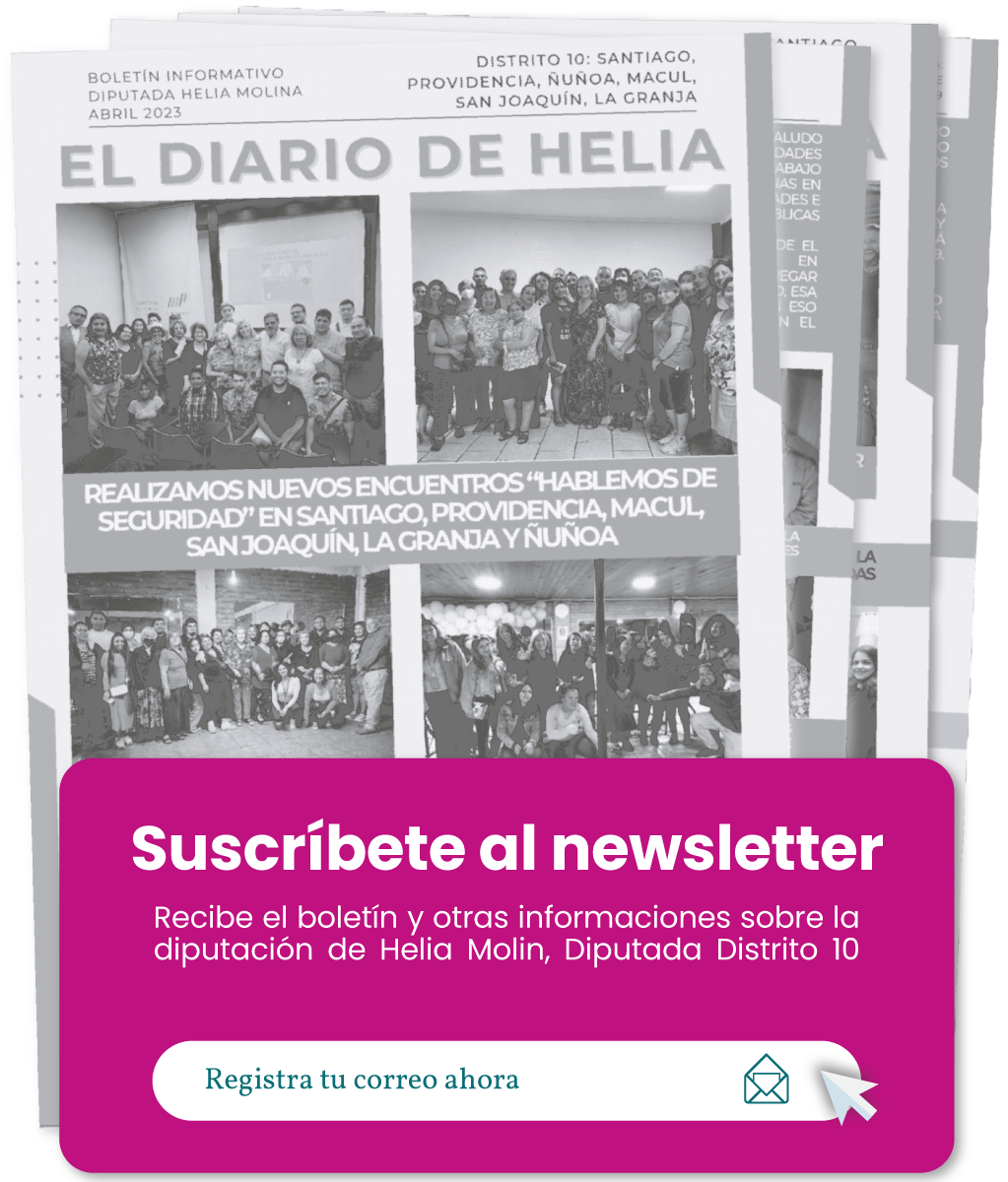 cuadro rosado con letras blancas que dicen Suscríbete al newsletter, sobre una foto en blanco y negro de un periódico